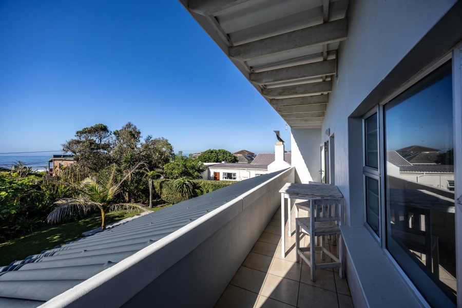 To Let 4 Bedroom Property for Rent in Kidds Beach Eastern Cape